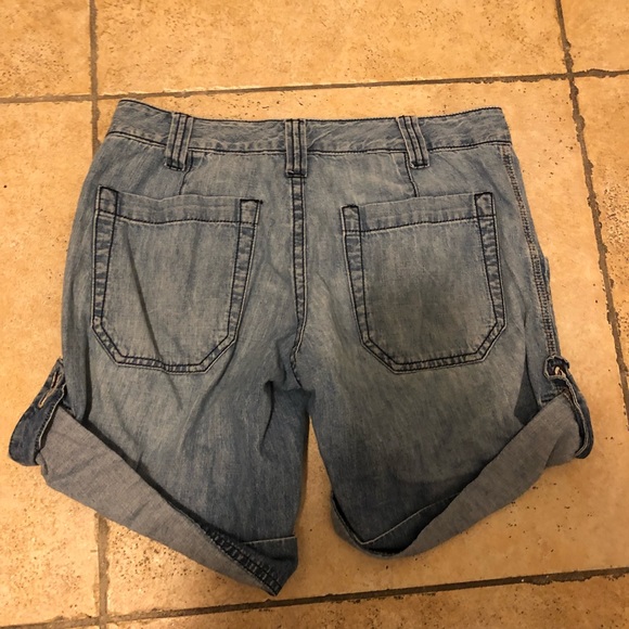 Shorts - Picture 2 of 3